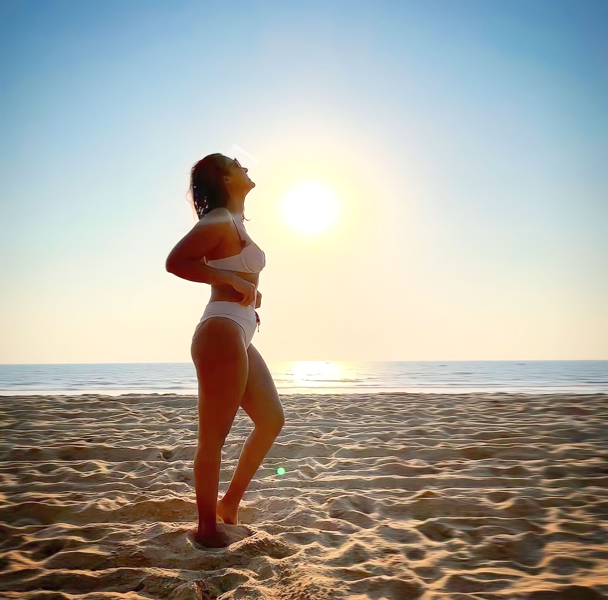 actress iliana bikini beach photos