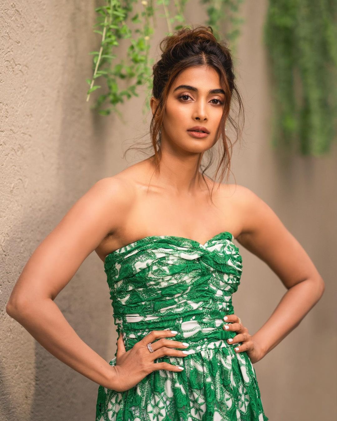 pooja hegde green dress