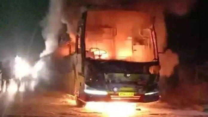 A terrible tragedy in Kurnool district.. More than 20 people burned alive..!