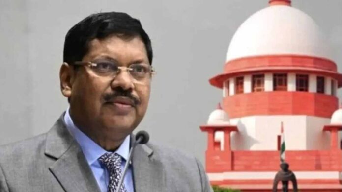 Attempt to throw a shoe at CJI.. Bar associations take strict action against lawyer