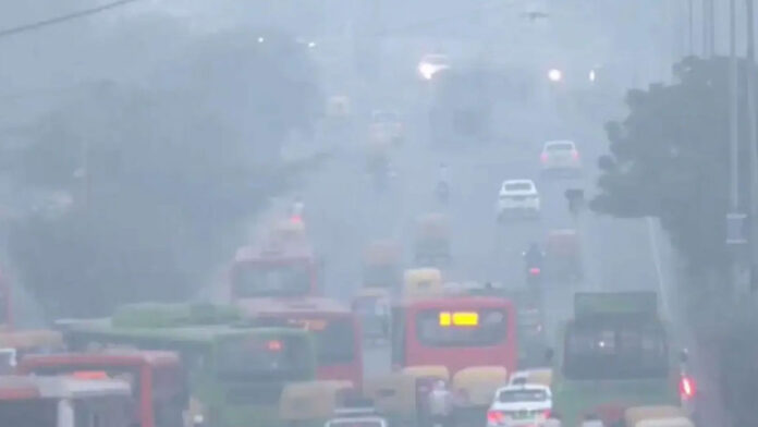 Dense smog engulfs Delhi, warning that it is likely to worsen in the coming days Dense smog engulfs Delhi, warning that it is likely to worsen in the coming days