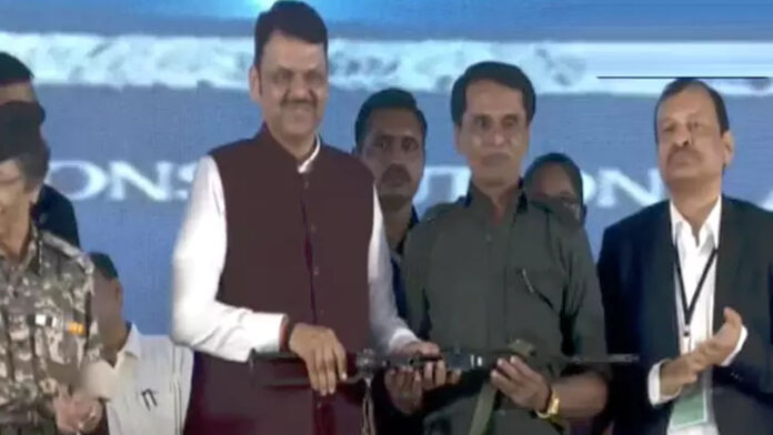 Maoist leader Mallojula surrenders before CM Fadnavis