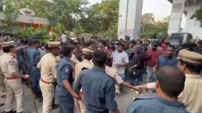 Tension at Bus Bhavan.. BRS leaders protest against RTC fare hike