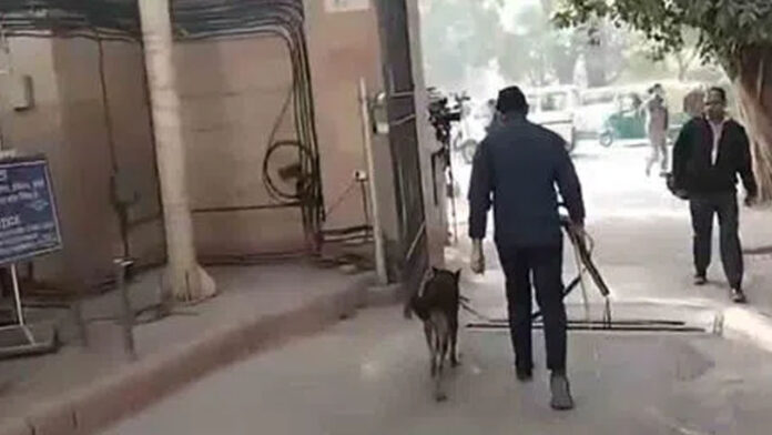 Bomb threats in Delhi, police on alert