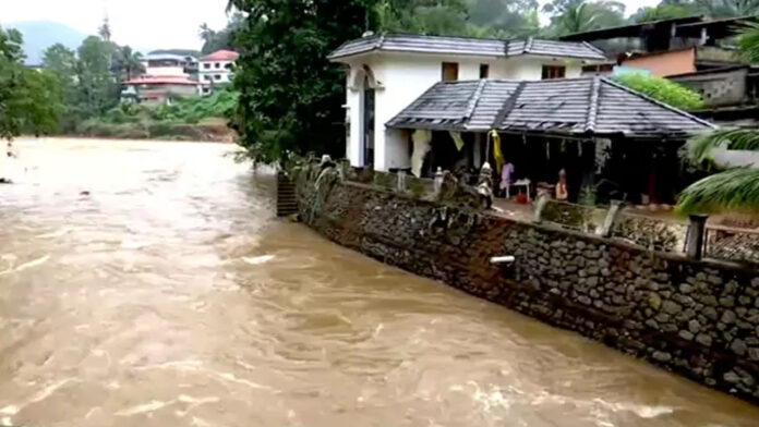 Collapsed water tank spills 1.38 crore liters of water on residential areas