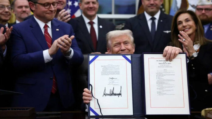 Shutdown ends in America.. Trump signs funding bill