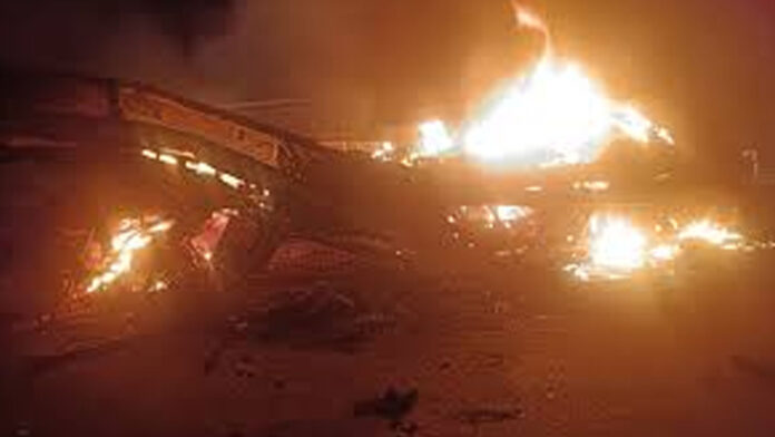 Fatal road accident in Karnataka.. 13 people burnt alive