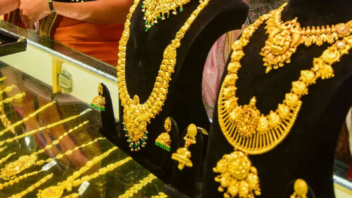 Gold and silver prices hit new highs