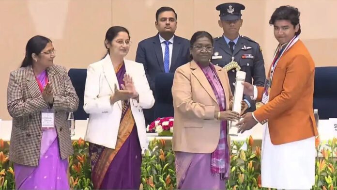 Vaibhav Suryavanshi receives the 'Children's Award' from the President