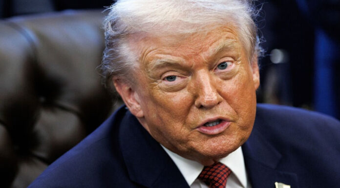 గ్రీన్లాండ్పై అమెరికా కన్ను: నగదు ఆఫర్తో ట్రంప్ ప్రభుత్వ కొత్త వ్యూహం America's eye on Greenland: Trump government's new strategy with cash offer