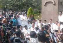 శాసనసభ నుంచి బీఆర్ఎస్ ఎమ్మెల్యేల వాకౌట్.. గన్పార్క్ వద్ద నిరసన BRS MLAs walk out of the Legislative Assembly.. Protest at Gun Park