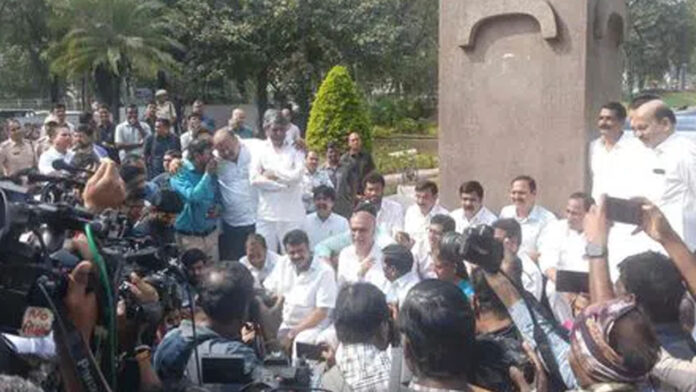 BRS MLAs walk out of the Legislative Assembly.. Protest at Gun Park